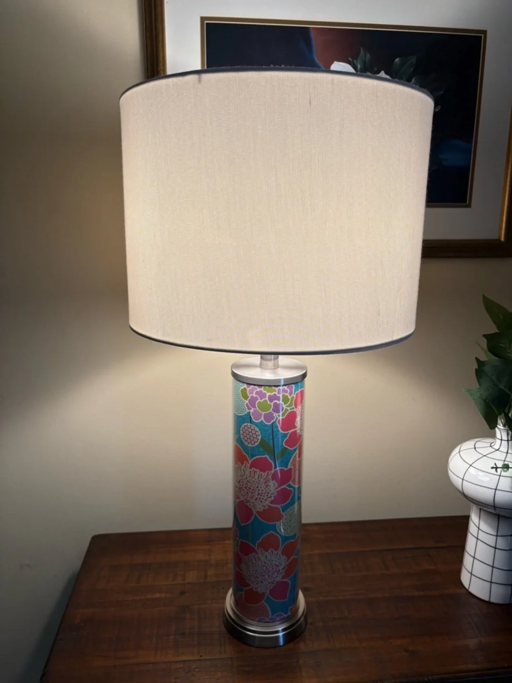 Modern Lamp With Groovy 70’s Aesthetics - Picture 2 of 11